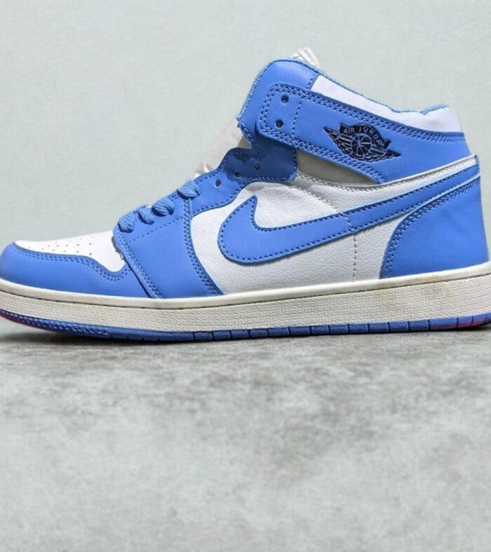 Air Jordan 1 Retro High OG UNC